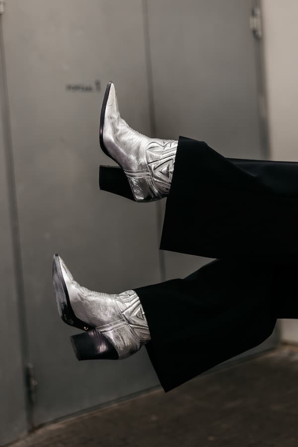 Branding shoot en zakelijk portret van een uitvaartverzorger, met een warme en persoonlijke uitstraling die vertrouwen en rust uitstraalt.