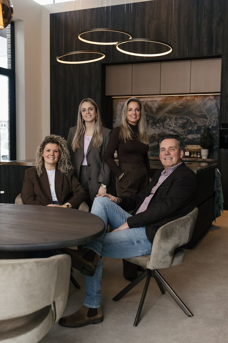 Bedrijfsfotografie van Vastgoed Totaal met professionele teamportretten.